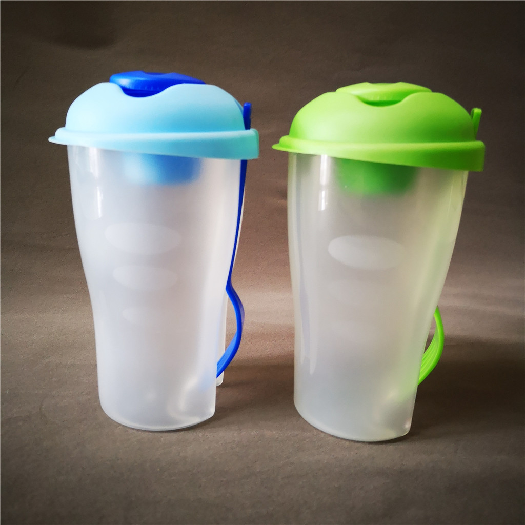 Plastic salad shaker cups with fork and dressing Xiamen Sunglan Imp. & Exp.Co.,LtdLeading